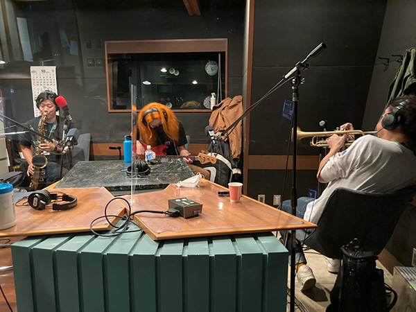 西口明宏 (ts), Shin Sakaino (b), 黒田卓也 (tp)